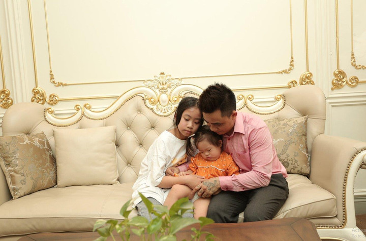 Ông bố đơn thân tận tâm chăm con mắc bệnh Down, hết lòng vì cộng đồng - 1