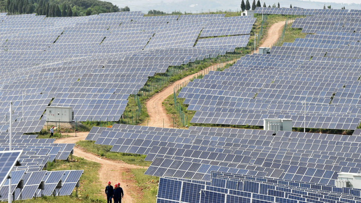 Trung Quốc đánh cược vào năng lượng tái tạo, nền kinh tế sẽ sớm 'bứt tốc'? - 2