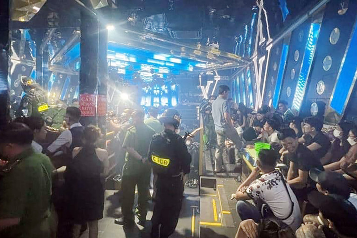 Bắt nữ chủ quán bar ở Đồng Nai vì để khách sử dụng ma túy - 1