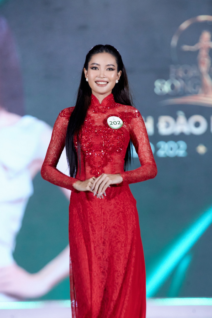 Nhan sắc người đẹp đăng quang Hoa khôi Sông Vàm sau 3 lần thi trượt - 2