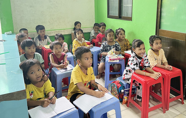 Cô giáo miền Tây 20 năm biến hiên nhà thành lớp học cho trẻ em nghèo - 3