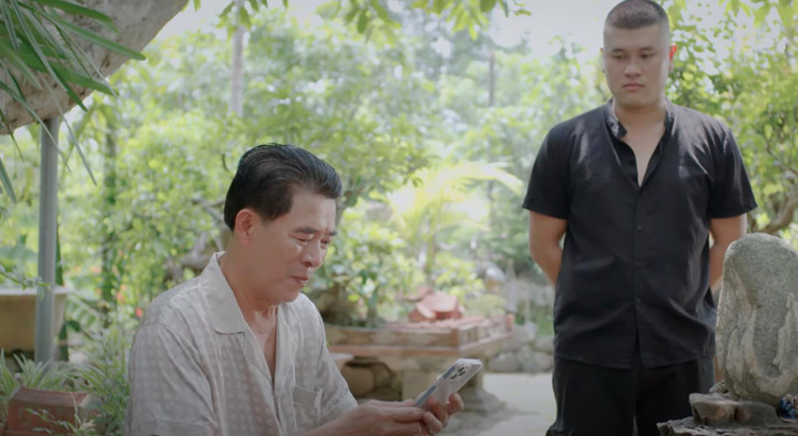 'Gara hạnh phúc' tập 20: Sơn Ca đau lòng khi bắt gặp ông nội bán hàng rong - 5