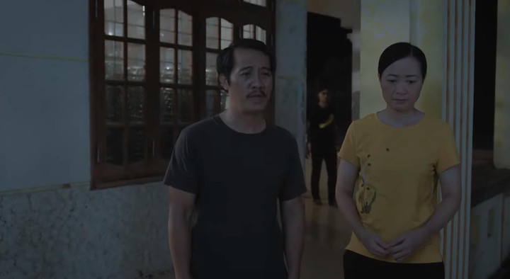 'Gara hạnh phúc' tập 20: Sơn Ca đau lòng khi bắt gặp ông nội bán hàng rong - 1