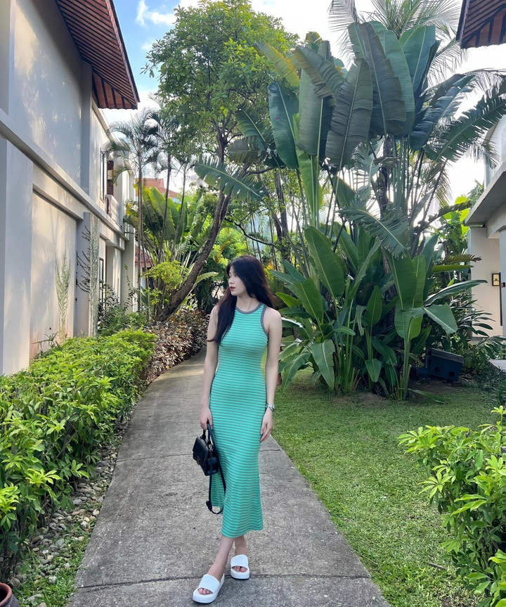 Cựu nữ cầu thủ U19 Việt Nam gây sốt với loạt ảnh khoe thân hình nóng bỏng - 4