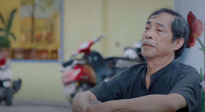 'Gara hạnh phúc' tập 20: Sơn Ca đau lòng khi bắt gặp ông nội bán hàng rong - 4