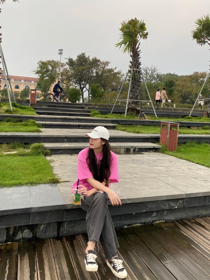 Cựu nữ cầu thủ U19 Việt Nam gây sốt với loạt ảnh khoe thân hình nóng bỏng - 6