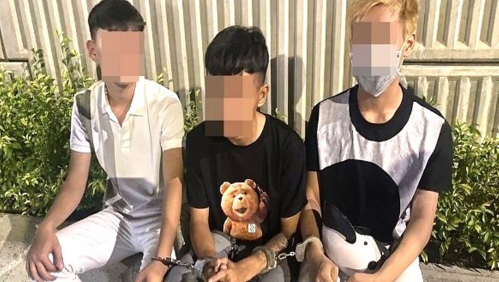 Nhóm thanh niên kẹp ba đánh võng tông 2 cảnh sát bị thương ở Đà Nẵng - 1