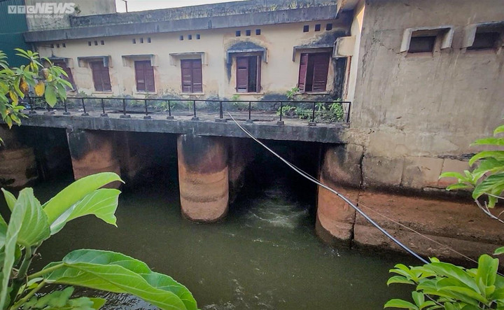 Ảnh: Hồ chứa nước 345 triệu m3 xuống cấp trước mùa mưa lũ cận kề - 9