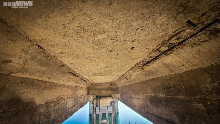 Ảnh: Hồ chứa nước 345 triệu m3 xuống cấp trước mùa mưa lũ cận kề - 11