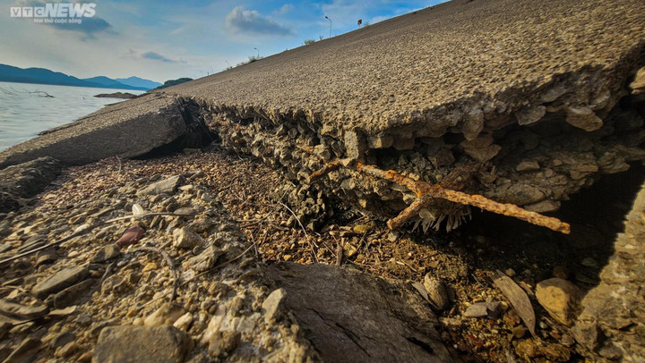 Ảnh: Hồ chứa nước 345 triệu m3 xuống cấp trước mùa mưa lũ cận kề - 7