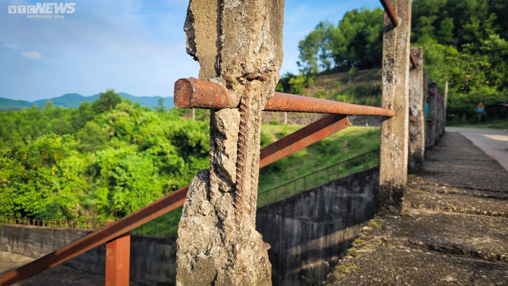 Ảnh: Hồ chứa nước 345 triệu m3 xuống cấp trước mùa mưa lũ cận kề - 6