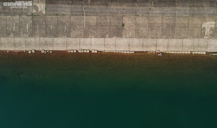 Ảnh: Hồ chứa nước 345 triệu m3 xuống cấp trước mùa mưa lũ cận kề - 2