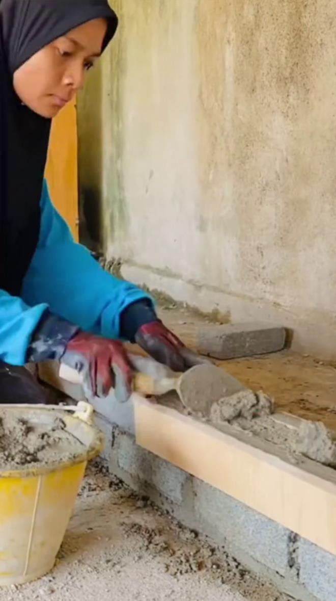 Cô gái tự tay xây nhà một mình vì không đủ tiền thuê thợ, kết quả đầy ấn tượng - 3