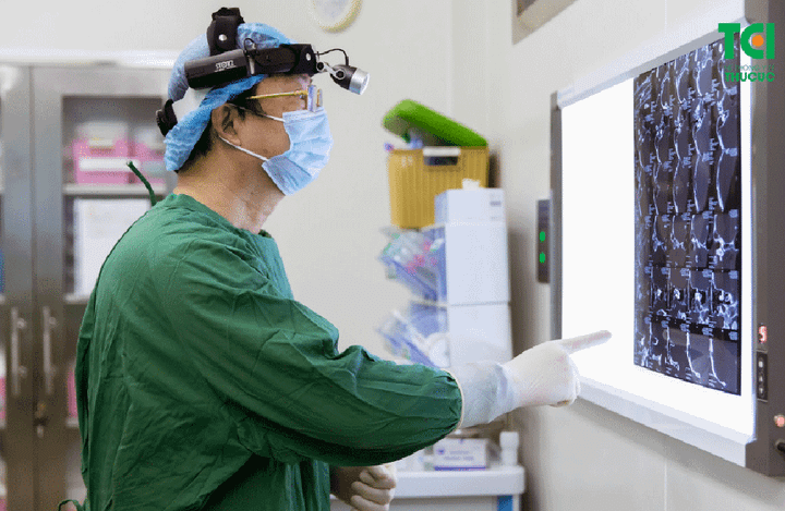 Vì sao viêm tai giữa dễ gây thủng màng nhĩ? - 1