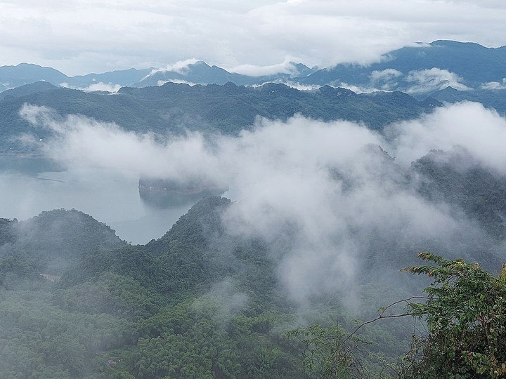 Quên lối về với cảnh non nước nên thơ tại 'thiên đường' ít người biết ở Hòa Bình - 6