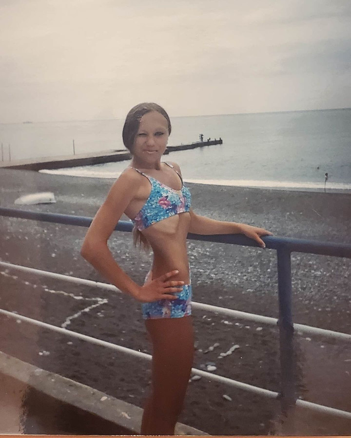 Vẻ ngoài ấn tượng của ‘cô gái cơ bắp nhất thế giới’, ảnh ngày bé còn bất ngờ hơn - 2