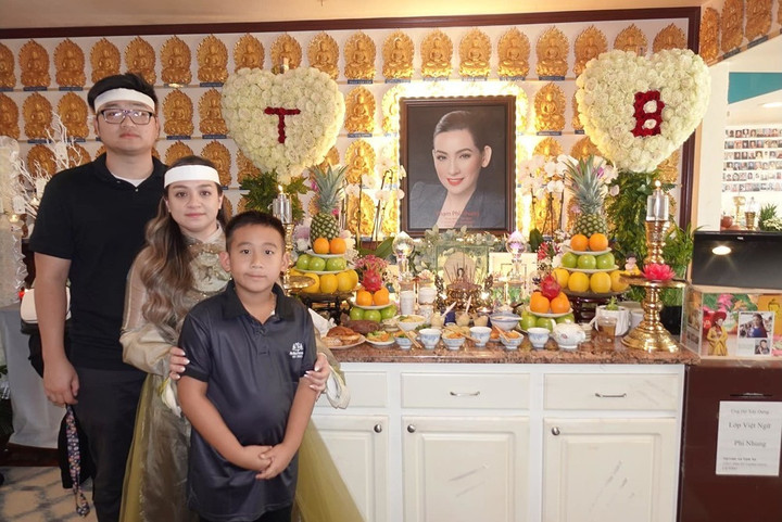 Con gái Phi Nhung gây xúc động khi trang điểm giống hệt mẹ - 3