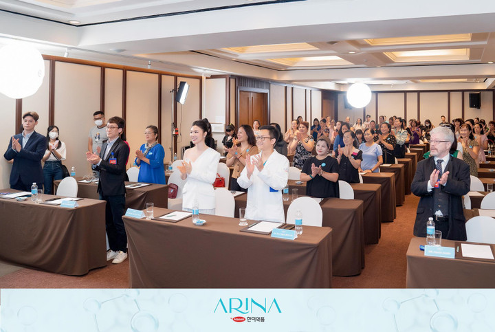 Viện thẩm mỹ Arina trao hơn 100 suất quà nhân dịp tri ân khách hàng 666.666 - 1