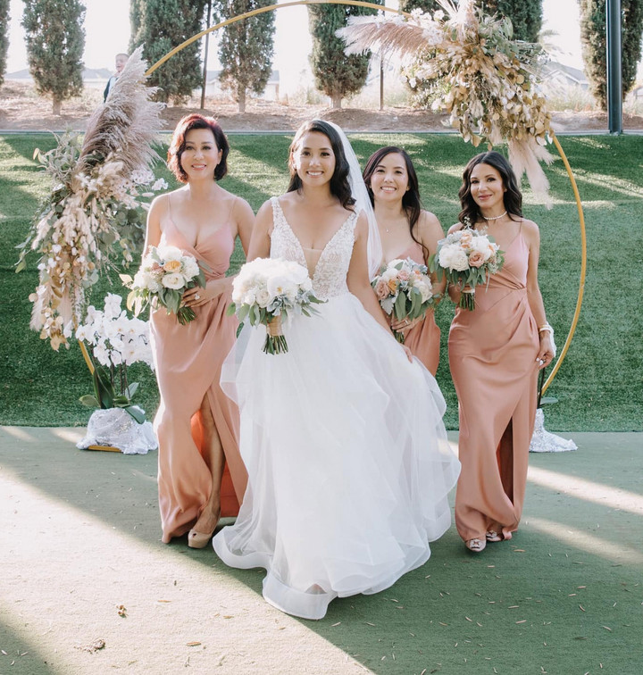 57 tuổi, MC Kỳ Duyên vẫn xinh như mộng khi làm phù dâu - 2