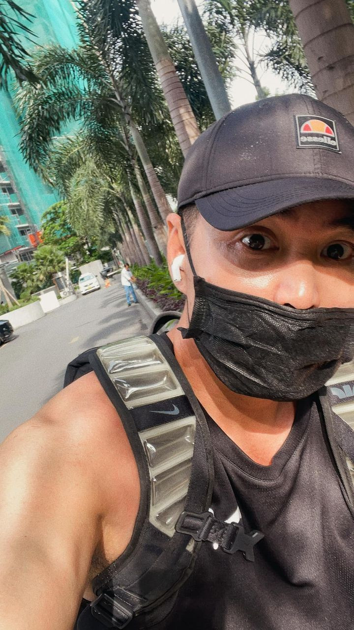 Sao Việt 22/9: Nghe lời chồng, Ngô Thanh Vân thỏa sức phơi nắng ở biển - 4