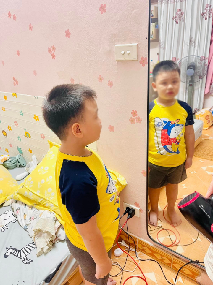 Cậu bé bật khóc không dứt sau khi nghe nhạc, bố mẹ biết lý do mà mát cả ruột - 2
