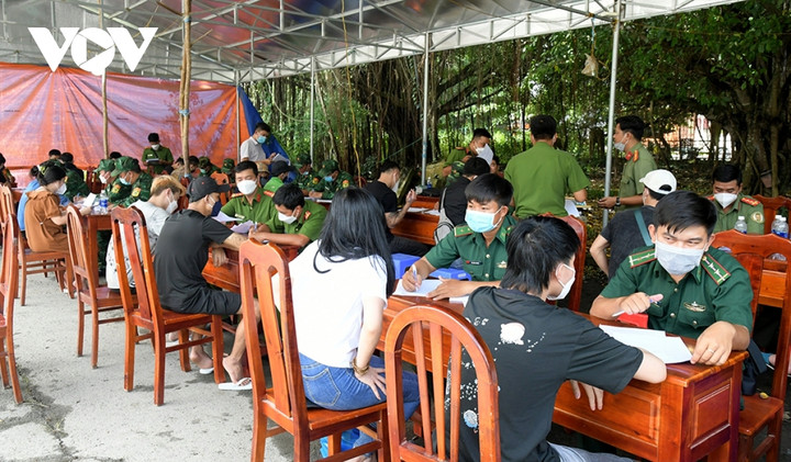 Vì sao người lao động rơi vào bẫy 'việc nhẹ lương cao' ở Campuchia? - 3