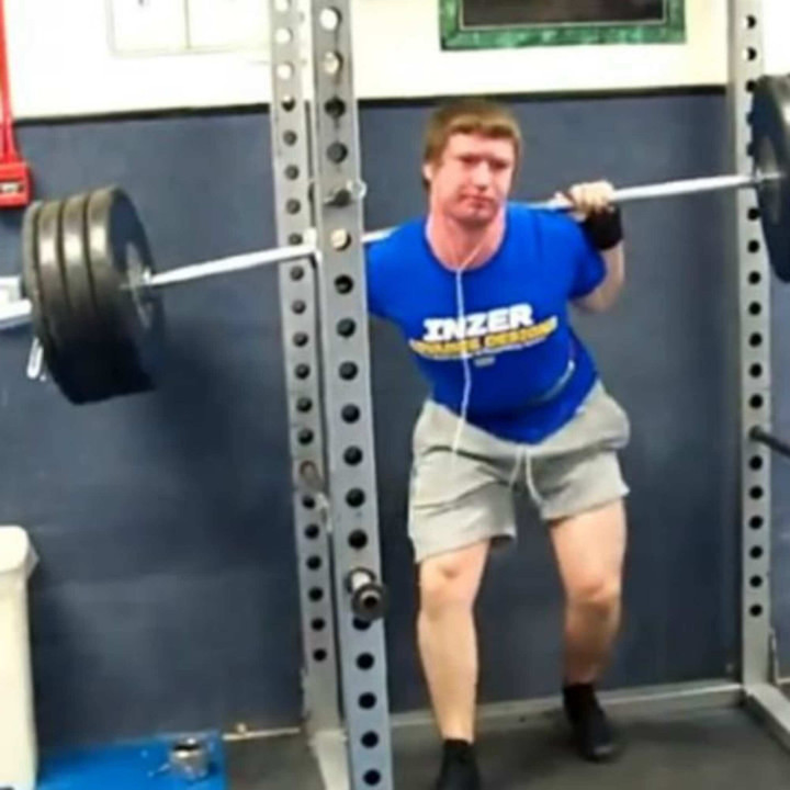 Khoảnh khắc khó đỡ bắt gặp trong phòng gym khiến dân tình ngỡ đi nhầm chỗ - 1