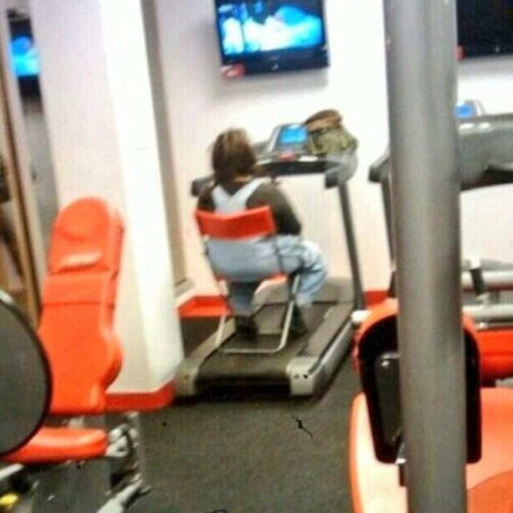 Khoảnh khắc khó đỡ bắt gặp trong phòng gym khiến dân tình ngỡ đi nhầm chỗ - 9