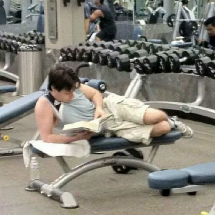 Khoảnh khắc khó đỡ bắt gặp trong phòng gym khiến dân tình ngỡ đi nhầm chỗ - 8