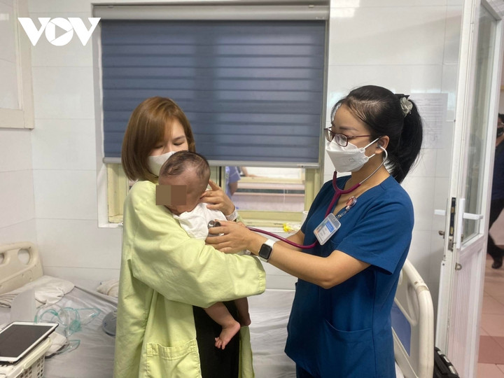 Trẻ mắc bệnh hô hấp gia tăng, bác sĩ chỉ ra sai lầm nhiều cha mẹ mắc phải - 2