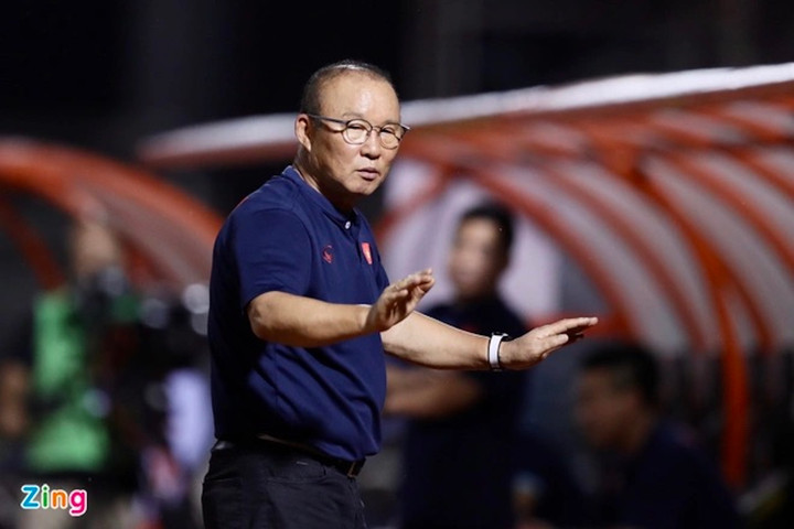 HLV Park Hang Seo và trợ lý Anh Đức sang Thái Lan thăm dò đối thủ - 1