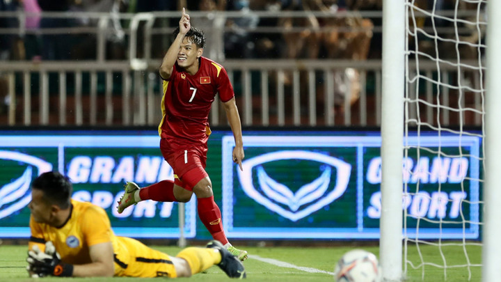 Sao trẻ HAGL ra mắt tuyển Việt Nam ấn tượng hơn Công Phượng, Quang Hải - 1