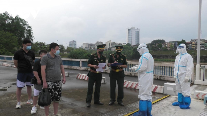 Kiên Giang tiếp nhận 226 công dân Việt Nam từ Campuchia về nước - 6