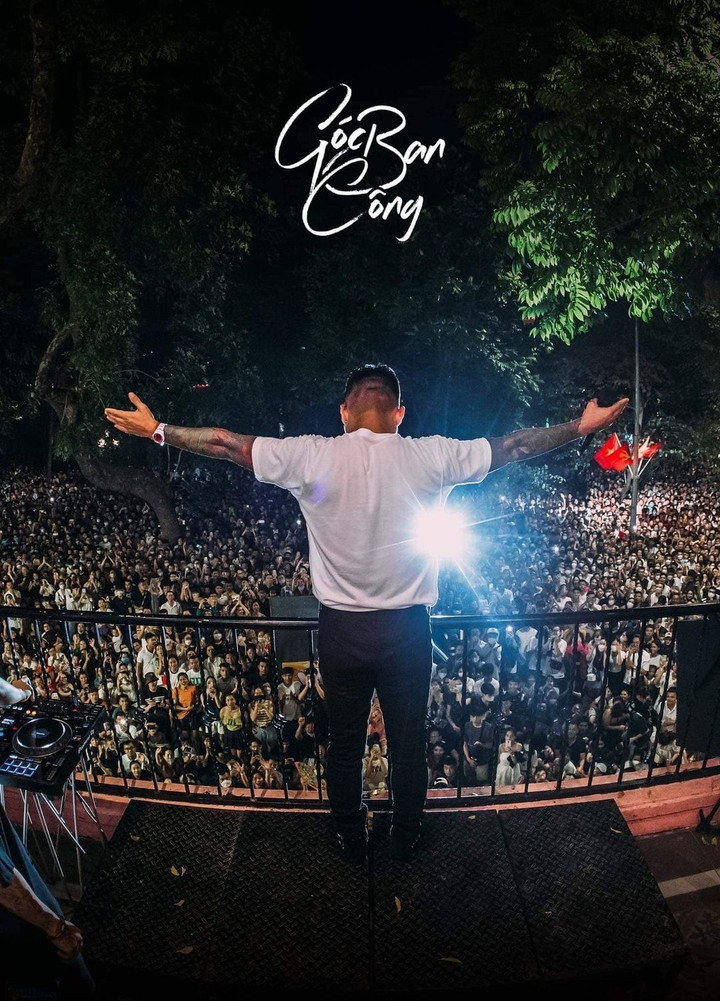 Sao Việt 24/9: Tuấn Hưng tiếp tục được hát ngoài ban công sau khi bị phạt - 1