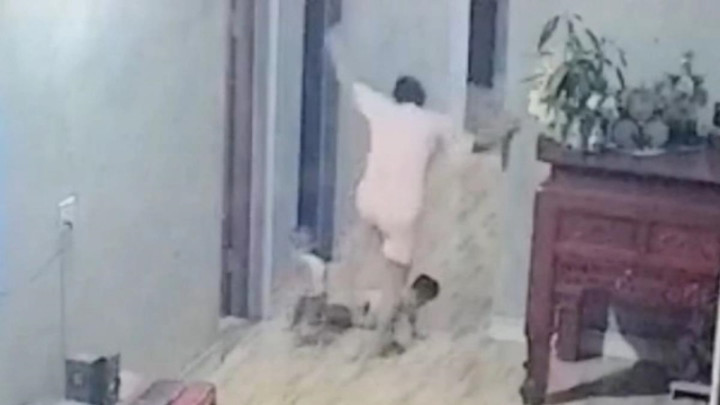 Vụ mẹ đạp gãy xương đùi con ở Bắc Giang: 'Tôi rất hối hận' - 1