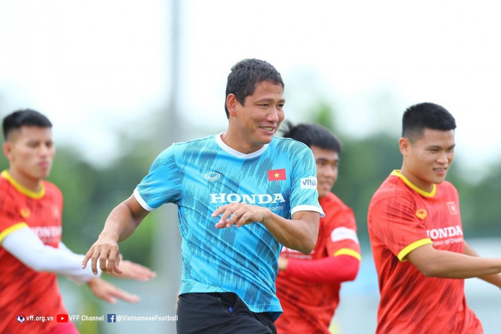 1001 biểu cảm hài hước của HLV Park khi chỉ đạo cầu thủ ĐT Việt Nam tập luyện - 4