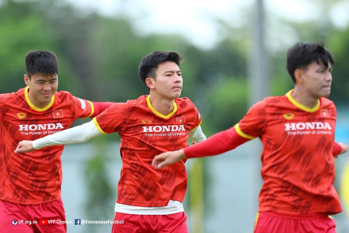 1001 biểu cảm hài hước của HLV Park khi chỉ đạo cầu thủ ĐT Việt Nam tập luyện - 6