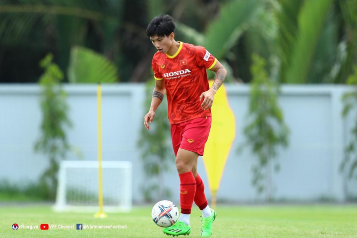 1001 biểu cảm hài hước của HLV Park khi chỉ đạo cầu thủ ĐT Việt Nam tập luyện - 7