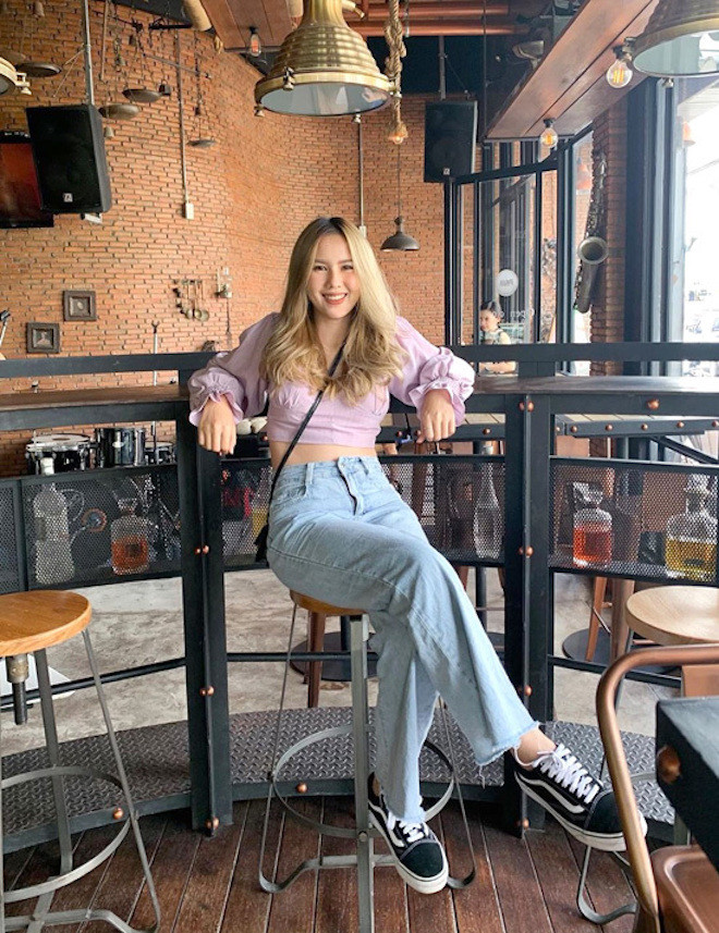 Bạn gái phóng viên thể thao xinh đẹp, nóng bỏng của tiền đạo tuyển Thái Lan - 2