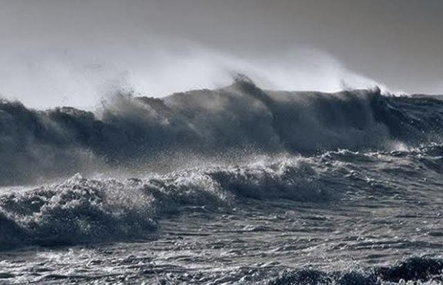 Bão NORU giật cấp 16 khi tiến vào miền Trung; các cơ quan Trung ương chỉ đạo khẩn cấp ứng phó - Ảnh 3. Bão NORU giật cấp 16, các cơ quan Trung ương chỉ đạo khẩn cấp ứng phó - 3