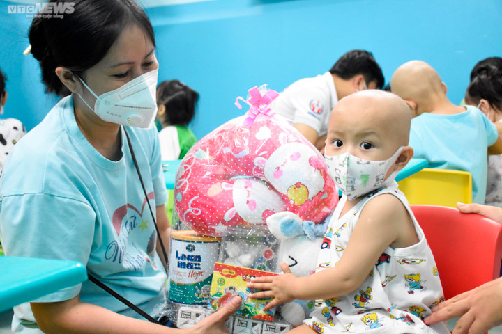 Lớp học đặc biệt trong bệnh viện, ngày ngày gieo ước mơ cho các bệnh nhi - 6