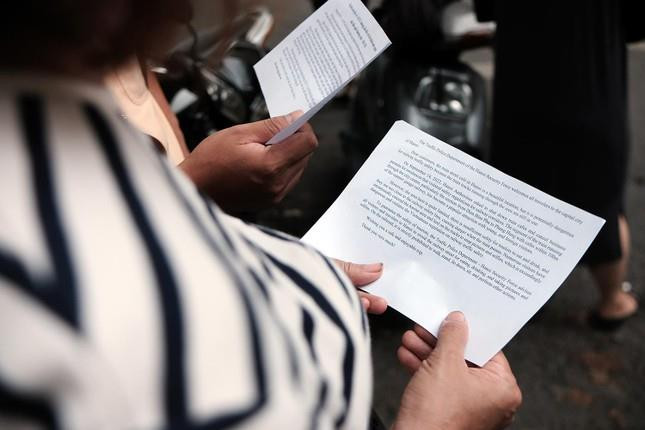 CSGT phát tờ rơi trên ‘phố cà phê đường tàu’ để cảnh báo du khách - 6