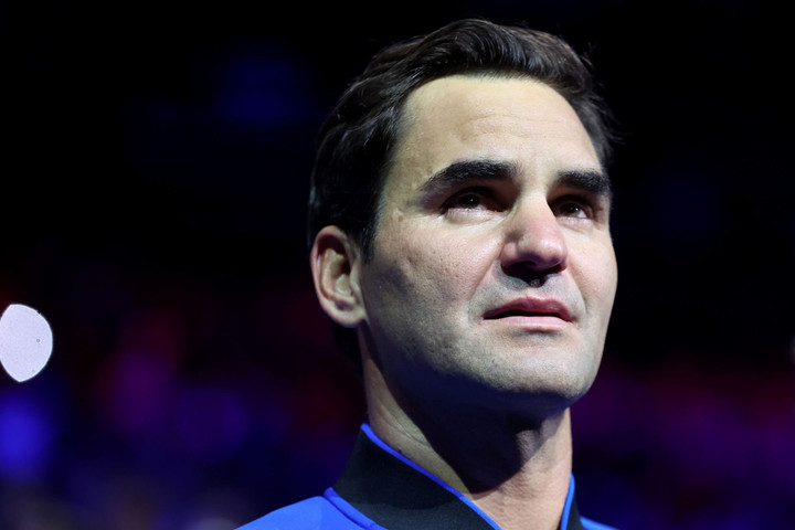 Federer rơi nước mắt trong trận đấu kết thúc sự nghiệp - 1