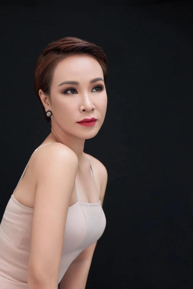 Bị tố hát 'Bên trên tầng lầu' chưa xin phép, Uyên Linh nói gì? - 2