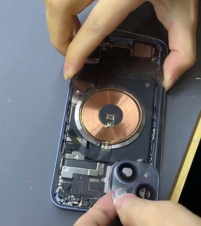iPhone 14 có mặt lưng trong suốt - 1