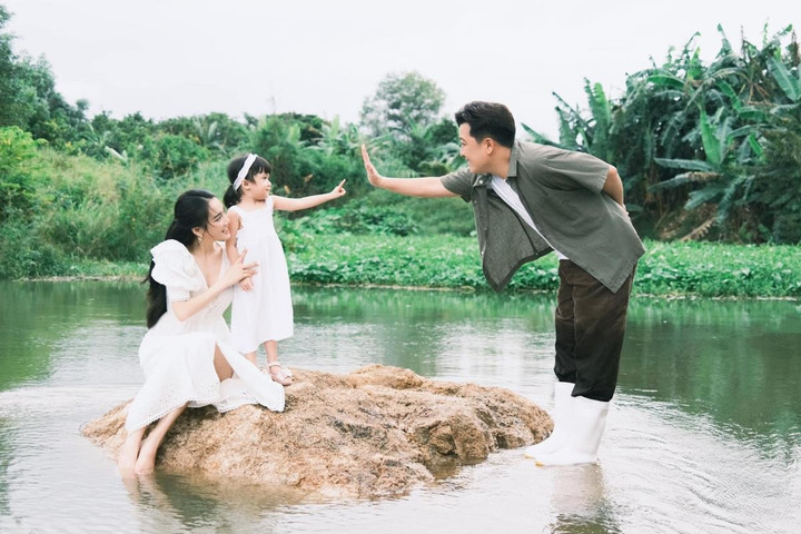 Trường Giang – Nhã Phương tung bộ ảnh ngọt ngào kỷ niệm 4 năm ngày cưới - 4