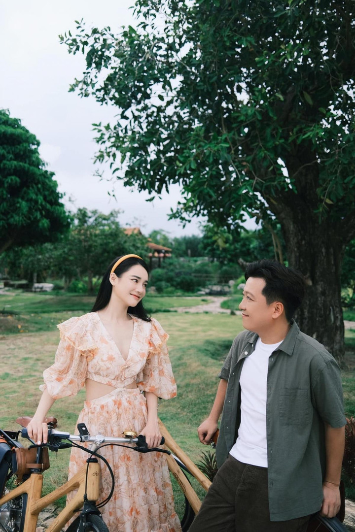 Trường Giang – Nhã Phương tung bộ ảnh ngọt ngào kỷ niệm 4 năm ngày cưới - 1