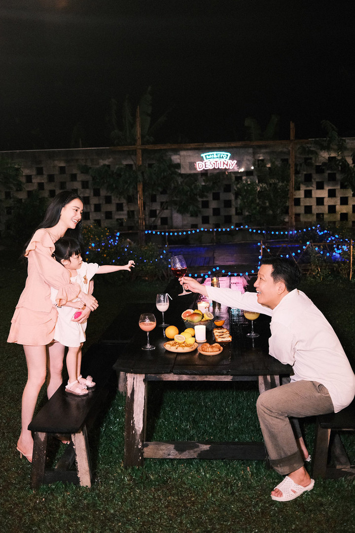 Vợ chồng Trường Giang - Nhã Phương công khai hình ảnh con gái đáng yêu - 8