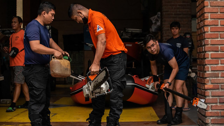 Philippines báo động đỏ khi siêu bão Noru đổ bộ - 1