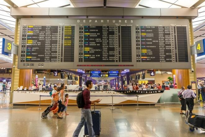 Mang quá nhiều USD, du khách Thái Lan bị bắt tại Singapore - 2